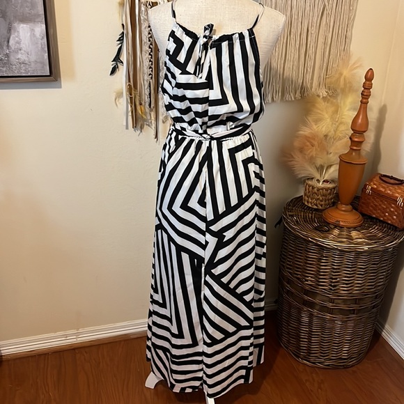 Black & White Halter Maxi Dress/ Size Medium/ Matching Belt/ Elastic Waist - Picture 5 of 7